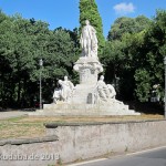 Goethe-Denkmal in Rom, Villa Borghese, von Gustav Eberlein entworfen und Valentino Casali ausgeführt, Enthüllung des Denkmals 1904, Gesamtansicht