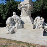 Goethe-Denkmal in Rom, Villa Borghese, von Gustav Eberlein entworfen und Valentino Casali ausgeführt, Enthüllung des Denkmals 1904, Ansicht der Skulpturengruppen Iphigenie und Orest sowie Faust und Mephisto