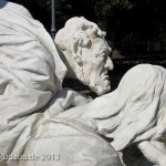 Goethe-Denkmal in Rom, Villa Borghese, von Gustav Eberlein entworfen und Valentino Casali ausgeführt, Enthüllung des Denkmals 1904, Ansicht der Skulpturengruppe Faust und Mephisto