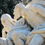 Goethe-Denkmal in Rom, Villa Borghese, von Gustav Eberlein entworfen und Valentino Casali ausgeführt, Enthüllung des Denkmals 1904, Ansicht der Skulpturengruppe Faust und Mephisto