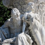 Goethe-Denkmal in Rom, Villa Borghese, von Gustav Eberlein entworfen und Valentino Casali ausgeführt, Enthüllung des Denkmals 1904, Ansicht der Skulpturengruppe Mignon und der Harfner