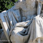 Goethe-Denkmal in Rom, Villa Borghese, von Gustav Eberlein entworfen und Valentino Casali ausgeführt, Enthüllung des Denkmals 1904, Ansicht der Skulpturengruppe Mignon und der Harfner