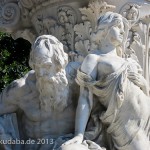 Goethe-Denkmal in Rom, Villa Borghese, von Gustav Eberlein entworfen und Valentino Casali ausgeführt, Enthüllung des Denkmals 1904, Ansicht der Skulpturengruppe Mignon und der Harfner