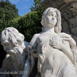 Goethe-Denkmal in Rom, Villa Borghese, von Gustav Eberlein entworfen und Valentino Casali ausgeführt, Enthüllung des Denkmals 1904, Ansicht der Skulpturengruppe Mignon und der Harfner