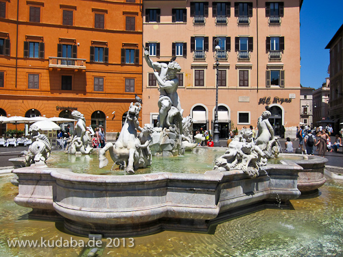 Neptunbrunnen auf dem Piazza Navona in Rom, Gesamtansicht