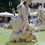 Neptunbrunnen auf dem Piazza Navona in Rom, Ansicht einer Nixe