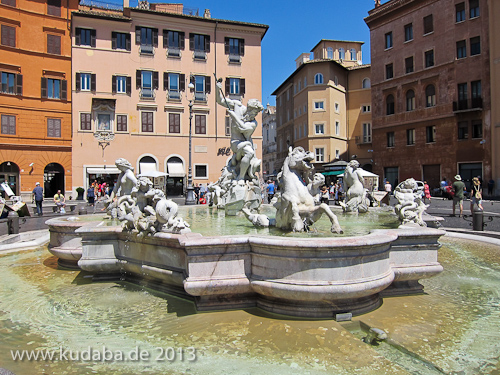 Neptunbrunnen auf dem Piazza Navona in Rom, Gesamtansicht