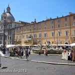 Neptunbrunnen auf dem Piazza Navona in Rom, Ansicht des Brunnens von der Ferne