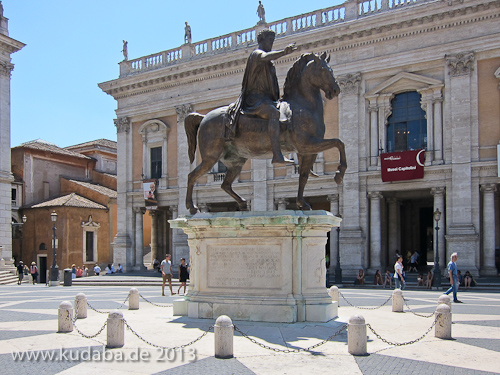 Reiterstandbild des Marc Aurel auf dem Kapitolsplatz in Rom, nördliche Gesamtansicht