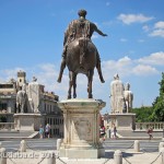 Reiterstandbild des Marc Aurel auf dem Kapitolsplatz in Rom, südöstliche Gesamtansicht