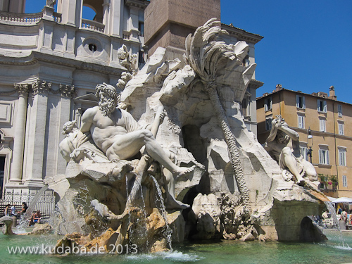 Vierströmebrunnen auf der Piazza Navona in Rom, Ansicht des Sockels