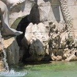 Vierströmebrunnen auf der Piazza Navona in Rom, Ansicht des Sockels mit Löwe