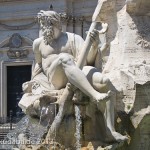 Vierströmebrunnen auf der Piazza Navona in Rom, Ansicht des Sockels