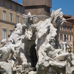 Vierströmebrunnen auf der Piazza Navona in Rom, Ansicht des Sockels