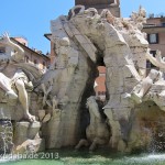 Vierströmebrunnen auf der Piazza Navona in Rom, Ansicht des Sockels