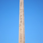 Vierströmebrunnen auf der Piazza Navona in Rom, Ansicht des Obelisken mit Gravuren in Hyroglyphenschrift