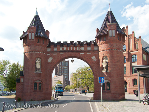 Werkstor der ehemaligen Borsigwerke in Berlin-Tegel von den Architekten Konrad Reimer und Friedrich Körte aus dem Jahr 1898 im historistischen Stil