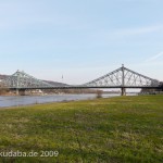 Die über die Elbe führende Brücke "Blaues Wunder" in Dresden (Loschwitzer Brücke) aus den Jahren 1891-1893 von C. Coepke und H. M. Krüger