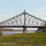 Die über die Elbe führende Brücke "Blaues Wunder" in Dresden (Loschwitzer Brücke) aus den Jahren 1891-1893 von C. Coepke und H. M. Krüger