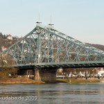 Die über die Elbe führende Brücke "Blaues Wunder" in Dresden (Loschwitzer Brücke) aus den Jahren 1891-1893 von C. Coepke und H. M. Krüger