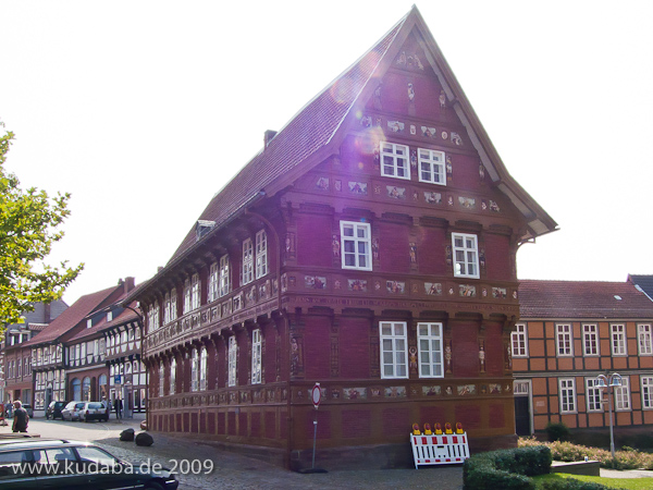 1612 fertiggestellte Alte Lateinschule in Alfeld an der Leine in Fachwerkbauweise mit einem umfangreichen Bildprogramm der Renaissance