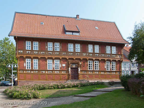 1612 fertiggestellte Alte Lateinschule in Alfeld an der Leine in Fachwerkbauweise mit einem umfangreichen Bildprogramm der Renaissance