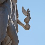 Skulptur "Athena bewaffnet den Krieger" auf der Schlossbrücke in Berlin-Mitte aus weißem Carrara-Marmor von Karl Heinrich Möller aus den Jahren 1850-1851