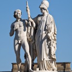 Skulptur "Athena bewaffnet den Krieger" auf der Schlossbrücke in Berlin-Mitte aus weißem Carrara-Marmor von Karl Heinrich Möller aus den Jahren 1850-1851