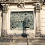 Relief Luther mit Reformatoren an der Westfassade des Berliner Doms auf der Spreeinsel in Berlin-Mitte von Johannes Götz