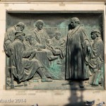 Relief Luther mit Reformatoren an der Westfassade des Berliner Doms auf der Spreeinsel in Berlin-Mitte von Johannes Götz