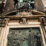 Relief Luther mit Reformatoren an der Westfassade des Berliner Doms auf der Spreeinsel in Berlin-Mitte von Johannes Götz