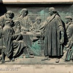 Relief Luther mit Reformatoren an der Westfassade des Berliner Doms auf der Spreeinsel in Berlin-Mitte von Johannes Götz