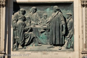 Relief Luther mit Reformatoren an der Westfassade des Berliner Doms auf der Spreeinsel in Berlin-Mitte von Johannes Götz