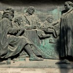 Relief Luther mit Reformatoren an der Westfassade des Berliner Doms auf der Spreeinsel in Berlin-Mitte von Johannes Götz