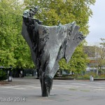 Die Skulptur Die Flamme stammt von dem Bildhauer Bernhard Heiliger aus den Jahren 1962-63 und steht am Ernst-Reuter-Platz vor Gebäuden der TU Berlin