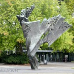 Die Skulptur Die Flamme stammt von dem Bildhauer Bernhard Heiliger aus den Jahren 1962-63 und steht am Ernst-Reuter-Platz vor Gebäuden der TU Berlin