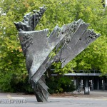 Die Skulptur Die Flamme stammt von dem Bildhauer Bernhard Heiliger aus den Jahren 1962-63 und steht am Ernst-Reuter-Platz vor Gebäuden der TU Berlin