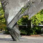 Die Skulptur Die Flamme stammt von dem Bildhauer Bernhard Heiliger aus den Jahren 1962-63 und steht am Ernst-Reuter-Platz vor Gebäuden der TU Berlin