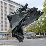 Die Skulptur Die Flamme stammt von dem Bildhauer Bernhard Heiliger aus den Jahren 1962-63 und steht am Ernst-Reuter-Platz vor Gebäuden der TU Berlin