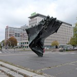 Die Skulptur Die Flamme stammt von dem Bildhauer Bernhard Heiliger aus den Jahren 1962-63 und steht am Ernst-Reuter-Platz vor Gebäuden der TU Berlin