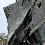 Die Skulptur Die Flamme stammt von dem Bildhauer Bernhard Heiliger aus den Jahren 1962-63 und steht am Ernst-Reuter-Platz vor Gebäuden der TU Berlin