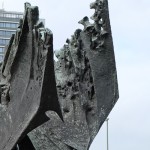 Die Skulptur Die Flamme stammt von dem Bildhauer Bernhard Heiliger aus den Jahren 1962-63 und steht am Ernst-Reuter-Platz vor Gebäuden der TU Berlin