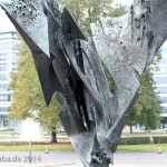 Die Skulptur Die Flamme stammt von dem Bildhauer Bernhard Heiliger aus den Jahren 1962-63 und steht am Ernst-Reuter-Platz vor Gebäuden der TU Berlin