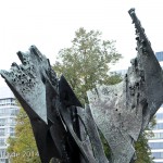 Die Skulptur Die Flamme stammt von dem Bildhauer Bernhard Heiliger aus den Jahren 1962-63 und steht am Ernst-Reuter-Platz vor Gebäuden der TU Berlin