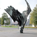 Die Skulptur Die Flamme stammt von dem Bildhauer Bernhard Heiliger aus den Jahren 1962-63 und steht am Ernst-Reuter-Platz vor Gebäuden der TU Berlin