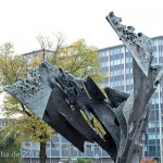 Die Skulptur Die Flamme stammt von dem Bildhauer Bernhard Heiliger aus den Jahren 1962-63 und steht am Ernst-Reuter-Platz vor Gebäuden der TU Berlin