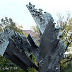 Die Skulptur Die Flamme stammt von dem Bildhauer Bernhard Heiliger aus den Jahren 1962-63 und steht am Ernst-Reuter-Platz vor Gebäuden der TU Berlin