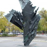 Die Skulptur Die Flamme stammt von dem Bildhauer Bernhard Heiliger aus den Jahren 1962-63 und steht am Ernst-Reuter-Platz vor Gebäuden der TU Berlin