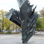 Die Skulptur Die Flamme stammt von dem Bildhauer Bernhard Heiliger aus den Jahren 1962-63 und steht am Ernst-Reuter-Platz vor Gebäuden der TU Berlin