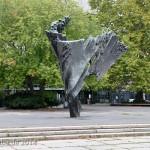 Die Skulptur Die Flamme stammt von dem Bildhauer Bernhard Heiliger aus den Jahren 1962-63 und steht am Ernst-Reuter-Platz vor Gebäuden der TU Berlin